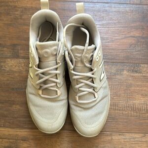 New Balance men’s baseball cleats